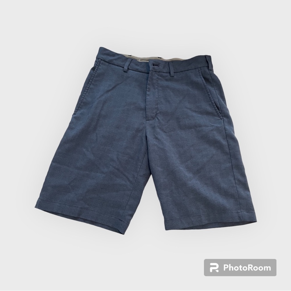 Navy blue men’s golf shorts